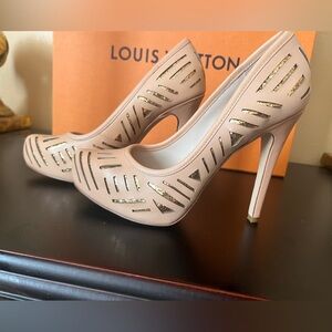 BCBG Tan and Gold Glitter Pumps - 5.5B